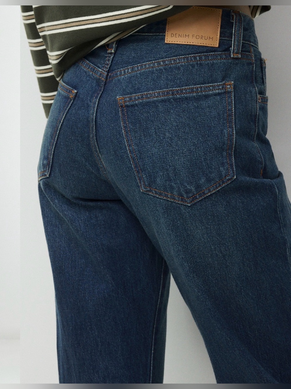 Like new Aritzia Denim Forum The '90s Marlo Hi-Rise Baggy Jean - Picture 6 of 11